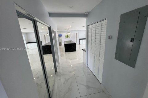 Casa en alquiler en North Miami Beach, Florida, 4 dormitorios, 214.98 m2 № 2020828 - foto 14