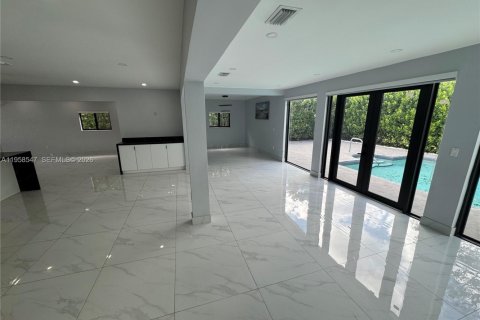 Casa en alquiler en North Miami Beach, Florida, 4 dormitorios, 214.98 m2 № 2020828 - foto 3