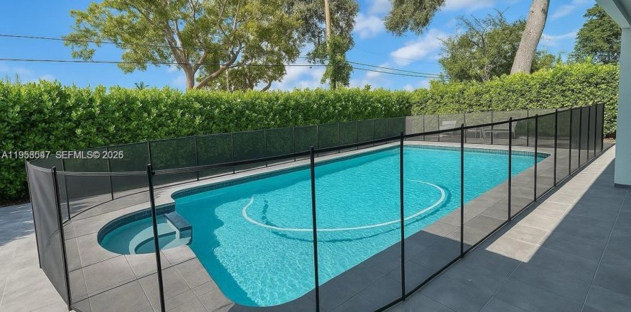 Casa en North Miami Beach, Florida 4 dormitorios, 214.98 m2 № 2020828