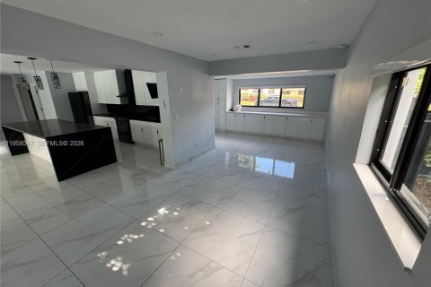 Casa en alquiler en North Miami Beach, Florida, 4 dormitorios, 214.98 m2 № 2020828 - foto 19