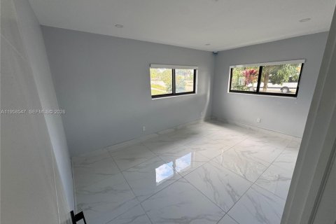 Casa en alquiler en North Miami Beach, Florida, 4 dormitorios, 214.98 m2 № 2020828 - foto 17