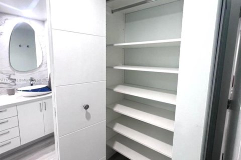 Снять в аренду кондоминиум в Майами-Бич, Флорида 1 спальня, 75.07м2, № 1985112 - фото 8