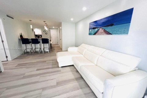 Снять в аренду кондоминиум в Майами-Бич, Флорида 1 спальня, 75.07м2, № 1985112 - фото 4