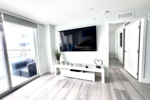 Снять в аренду кондоминиум в Майами-Бич, Флорида 1 спальня, 75.07м2, № 1985112 - фото 3