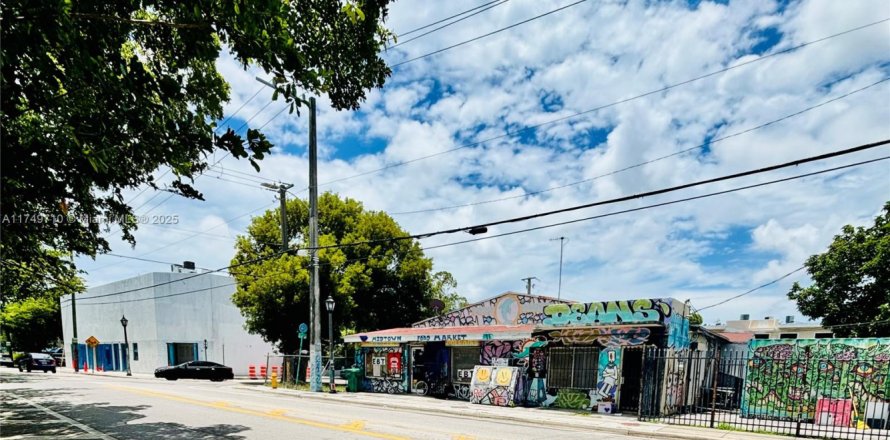 Propiedad comercial en Miami, Florida № 2154435
