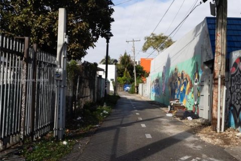 Propiedad comercial en venta en Miami, Florida № 2154435 - foto 6