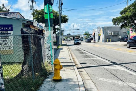 Propiedad comercial en venta en Miami, Florida № 2154435 - foto 5