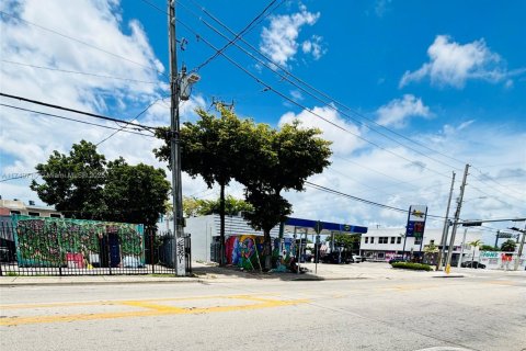 Propiedad comercial en venta en Miami, Florida № 2154435 - foto 3