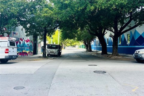 Propiedad comercial en venta en Miami, Florida № 2154435 - foto 8