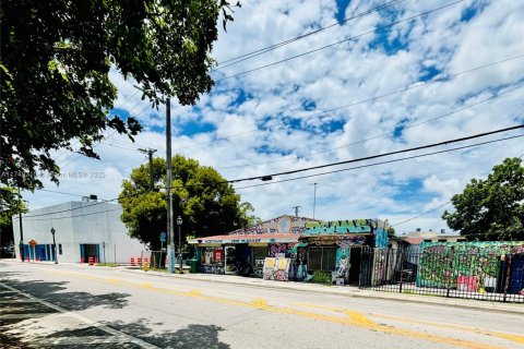 Propiedad comercial en venta en Miami, Florida № 2154435 - foto 2
