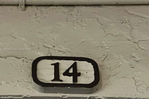 Снять в аренду кондоминиум в Помпано-Бич, Флорида 1 спальня, 55.74м2, № 1956576 - фото 1