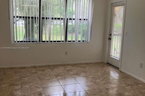 Снять в аренду кондоминиум в Помпано-Бич, Флорида 1 спальня, 55.74м2, № 1956576 - фото 4