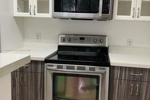 Снять в аренду кондоминиум в Помпано-Бич, Флорида 1 спальня, 55.74м2, № 1956576 - фото 3