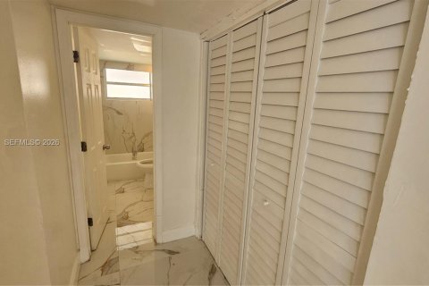 Apartment in Fort Lauderdale, Florida 3 bedrooms, 118.91 sq.m. № 2076374 - photo 10