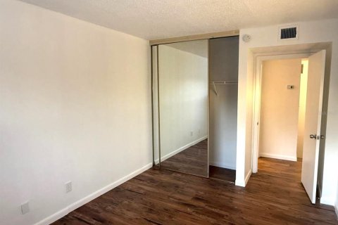 Townhouse in Fort Myers, Florida 3 bedrooms, 153.1 sq.m. № 2238087 - photo 22