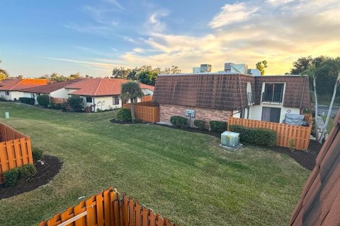 Townhouse in Fort Myers, Florida 3 bedrooms, 153.1 sq.m. № 2238087 - photo 13