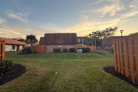 Townhouse in Fort Myers, Florida 3 bedrooms, 153.1 sq.m. № 2238087 - photo 25