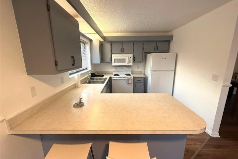Townhouse in Fort Myers, Florida 3 bedrooms, 153.1 sq.m. № 2238087 - photo 3