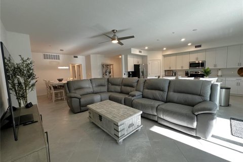 Apartamento en alquiler en Punta Gorda, Florida, 3 dormitorios, 161.74 m2 № 1734201 - foto 3