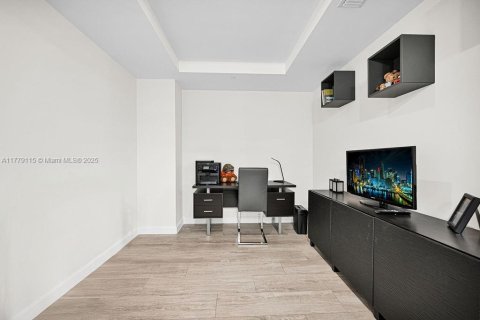 Купить кондоминиум в Майами, Флорида 1 спальня, 79.15м2, № 1961389 - фото 13
