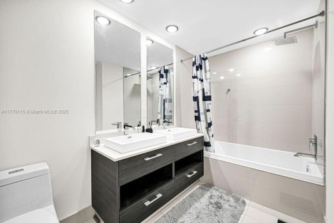 Купить кондоминиум в Майами, Флорида 1 спальня, 79.15м2, № 1961389 - фото 21