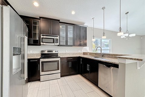 Casa en alquiler en Kissimmee, Florida, 4 dormitorios, 183.2 m2 № 1916900 - foto 12
