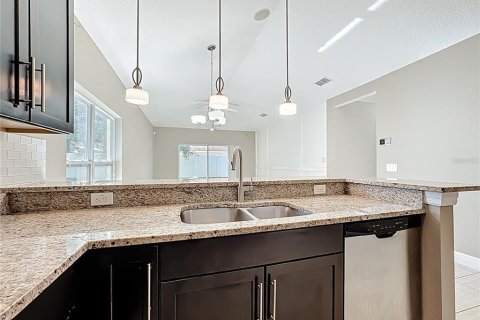Casa en alquiler en Kissimmee, Florida, 4 dormitorios, 183.2 m2 № 1916900 - foto 13