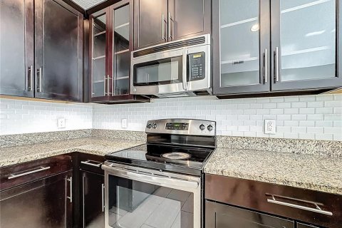Casa en alquiler en Kissimmee, Florida, 4 dormitorios, 183.2 m2 № 1916900 - foto 14