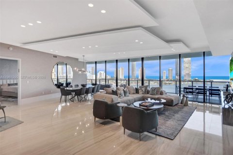 Condo in Aventura, Florida, 3 bedrooms  № 2026788 - photo 2