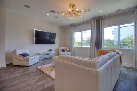 Townhouse in Tampa, Florida 3 bedrooms, 223.99 sq.m. № 2396239 - photo 21