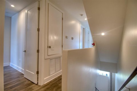 Townhouse in Tampa, Florida 3 bedrooms, 223.99 sq.m. № 2396239 - photo 26