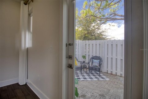Townhouse in Tampa, Florida 3 bedrooms, 223.99 sq.m. № 2396239 - photo 11