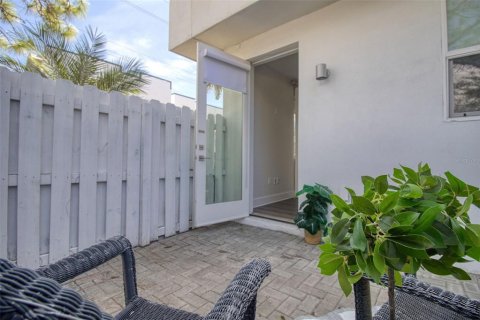 Townhouse in Tampa, Florida 3 bedrooms, 223.99 sq.m. № 2396239 - photo 12