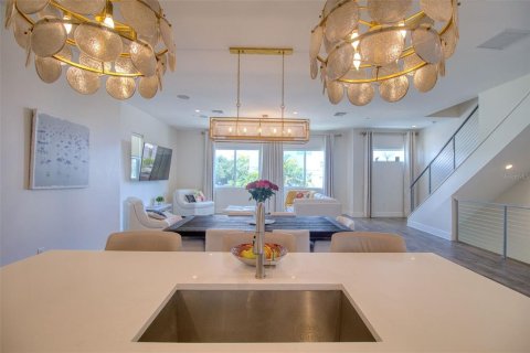 Townhouse in Tampa, Florida 3 bedrooms, 223.99 sq.m. № 2396239 - photo 18
