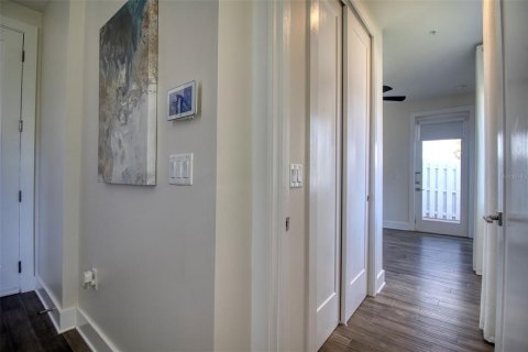 Townhouse in Tampa, Florida 3 bedrooms, 223.99 sq.m. № 2396239 - photo 7