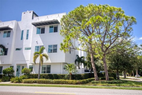 Townhouse in Tampa, Florida 3 bedrooms, 223.99 sq.m. № 2396239