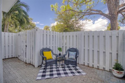 Townhouse in Tampa, Florida 3 bedrooms, 223.99 sq.m. № 2396239 - photo 13