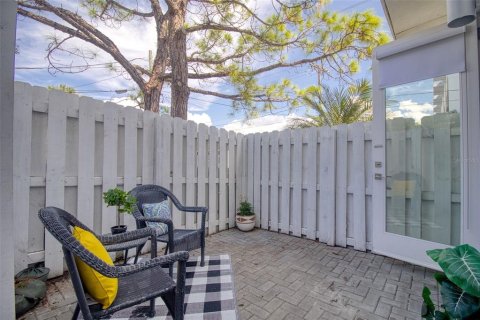 Townhouse in Tampa, Florida 3 bedrooms, 223.99 sq.m. № 2396239 - photo 14