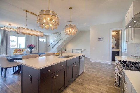 Townhouse in Tampa, Florida 3 bedrooms, 223.99 sq.m. № 2396239 - photo 17