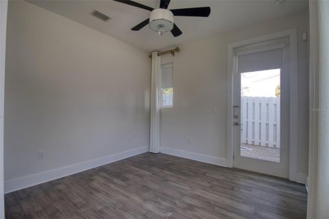 Townhouse in Tampa, Florida 3 bedrooms, 223.99 sq.m. № 2396239 - photo 10