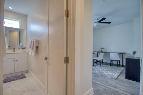 Townhouse in Tampa, Florida 3 bedrooms, 223.99 sq.m. № 2396239 - photo 30