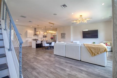 Townhouse in Tampa, Florida 3 bedrooms, 223.99 sq.m. № 2396239 - photo 20