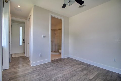 Townhouse in Tampa, Florida 3 bedrooms, 223.99 sq.m. № 2396239 - photo 8