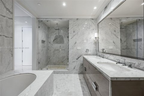 Condominio en venta en Sunny Isles Beach, Florida, 3 dormitorios, 198.53 m2 № 1925657 - foto 16