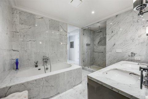 Condominio en venta en Sunny Isles Beach, Florida, 3 dormitorios, 198.53 m2 № 1925657 - foto 17