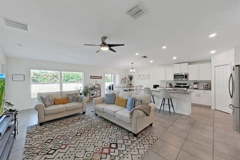 Villa ou maison à vendre à Apollo Beach, Floride: 4 chambres, 179.77 m2 № 2396828 - photo 7