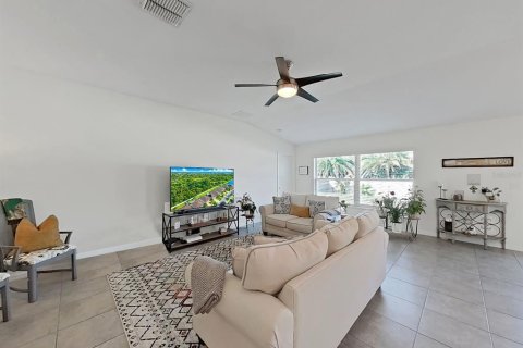 Villa ou maison à vendre à Apollo Beach, Floride: 4 chambres, 179.77 m2 № 2396828 - photo 8