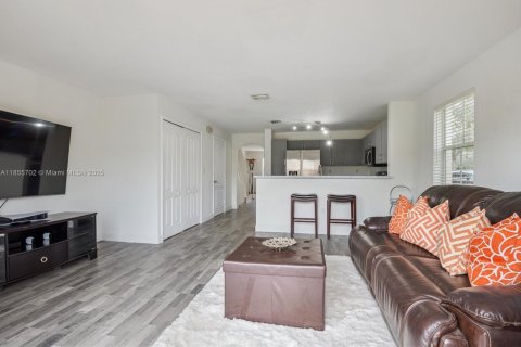 Touwnhouse à vendre à Miramar, Floride: 3 chambres, 136.57 m2 № 1887223 - photo 9