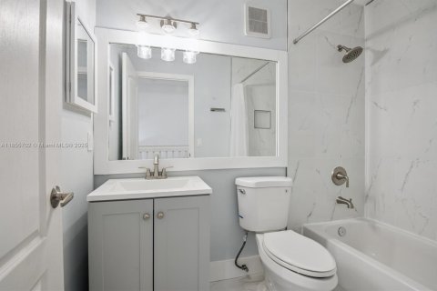 Touwnhouse à vendre à Miramar, Floride: 3 chambres, 136.57 m2 № 1887223 - photo 14