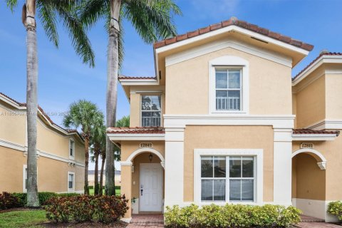 Touwnhouse à vendre à Miramar, Floride: 3 chambres, 136.57 m2 № 1887223 - photo 1